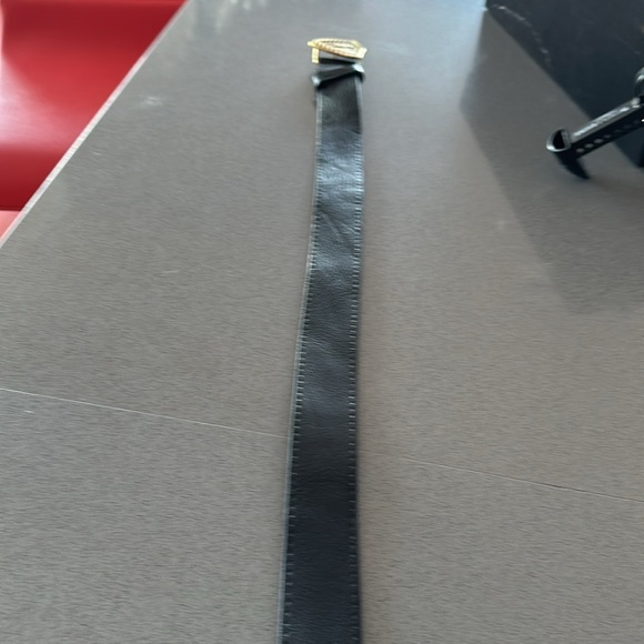 Gucci black leather belt size 38 with gold clasp - Picture 3 of 3